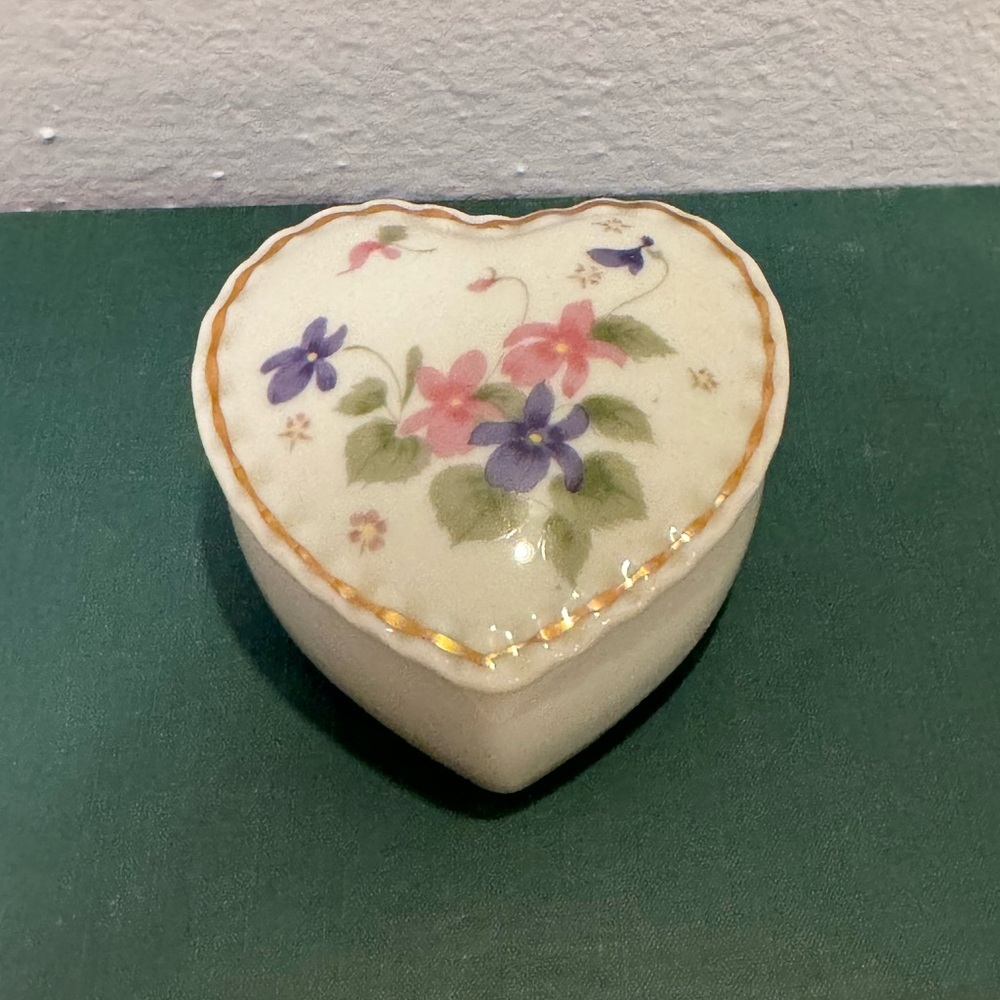 Vintage Fred Roberts Co. Heart Shape Trinket Dish w/ Pink & Purple Flowers